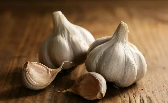 Garlic home remedies for sore throat