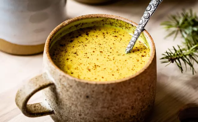Turmeric Milk home remedies for lower back pain